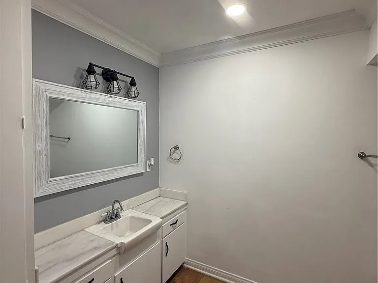 9031 Phyllis Ave #1 — Photo 6