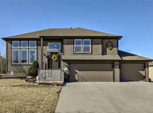9012 NE 101st St, Kansas City, MO 64157