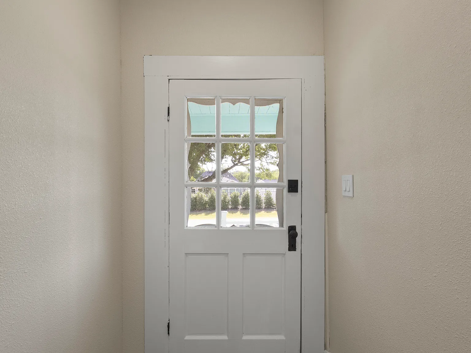 2 bed, 1.5 bath, 838 sqft, $2,000 — Photo 4