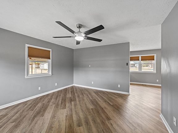 3rd image of 3398 Meadowlark Rd