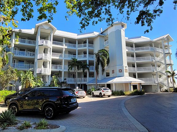Welcome to Siesta Key's 1280 Dolphin Bay -- Direct Intra-Coastal Waterway views!