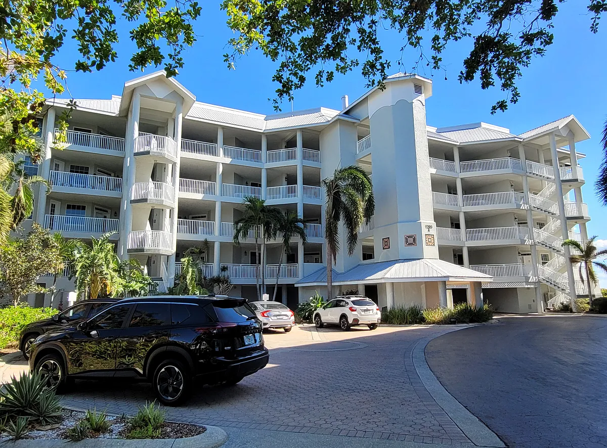 Welcome to Siesta Key's 1280 Dolphin Bay -- Direct Intra-Coastal Waterway views! - 1280 Dolphin Bay Way