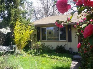 8288 Division Rd, White City, OR 97503