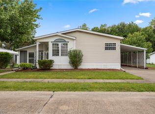 17 Schuberts Aly, Olmsted Falls, OH 44138