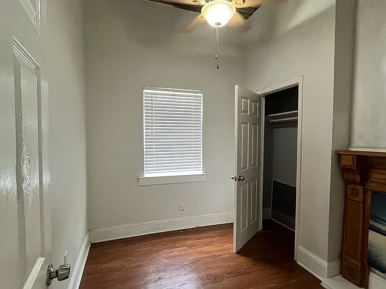 Middle bedroom