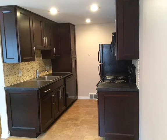 151 Linwood Ave — Photo 2
