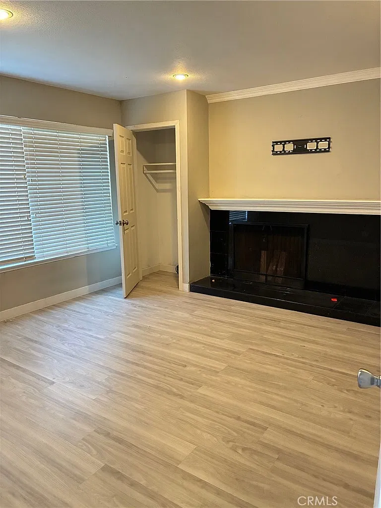 7 bed, 2441 sqft, $6,500 — Photo 3