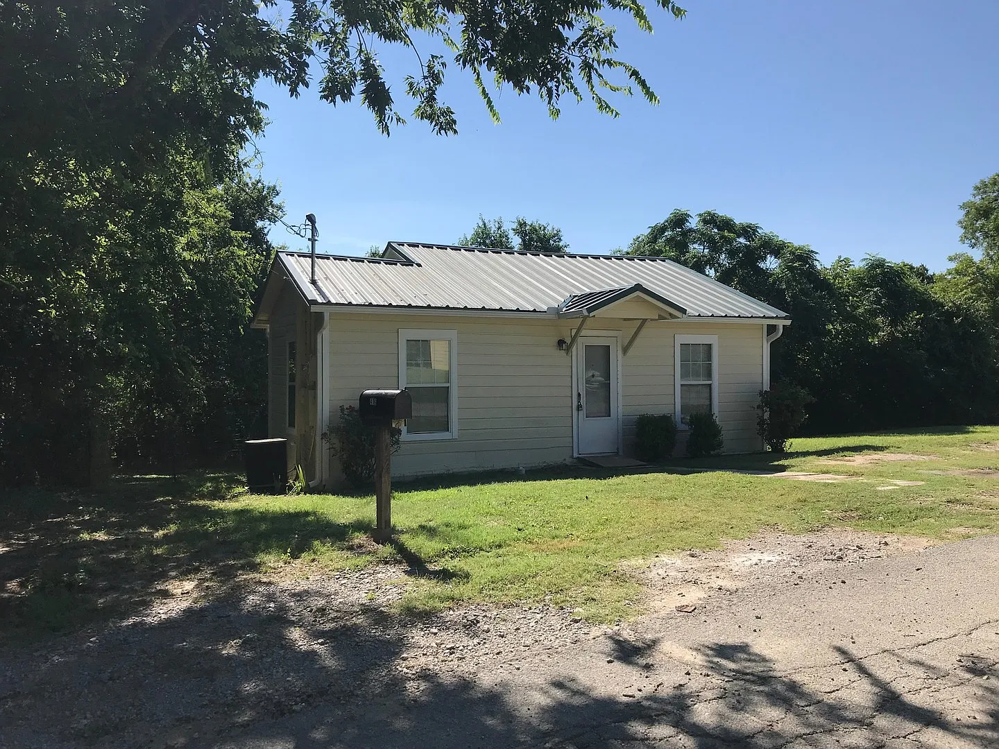 416 Shannon St., Weatherford, TX 76086 — Photo 2