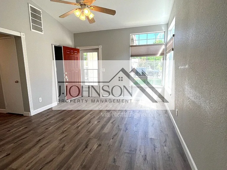 76 Mary Ct — Photo 4