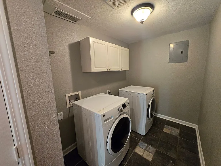 1049 Summerplace Ln — Photo 38