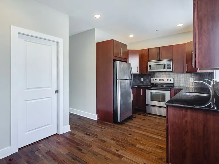 2631 Catharine Street — Photo 1