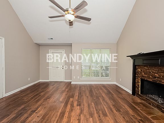 4th image of 690 Beaver Run Trce