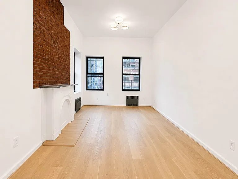 100 W 27th St — Photo 4