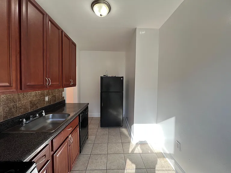 485 Garfield Ave #2E — Photo 2