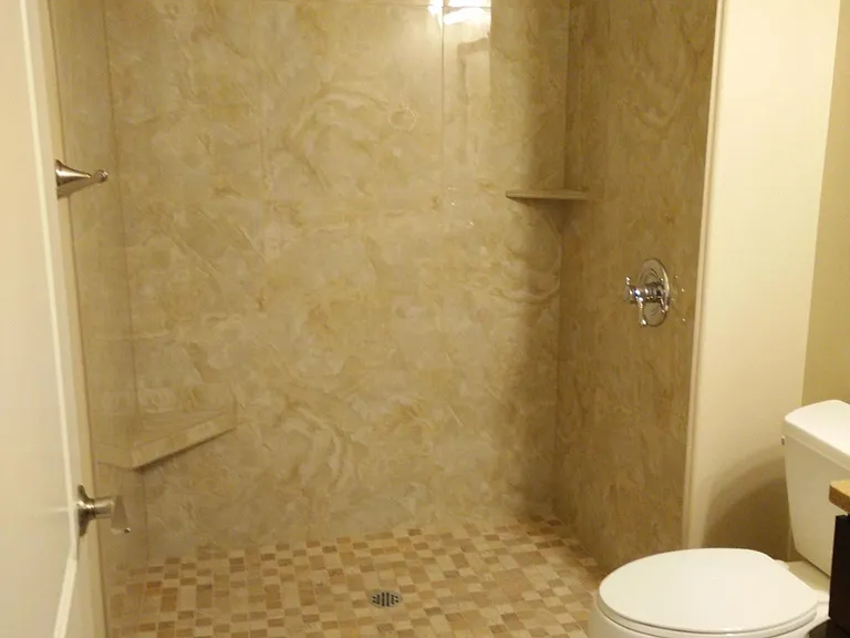 157 NW Maria St #1 — Photo 3