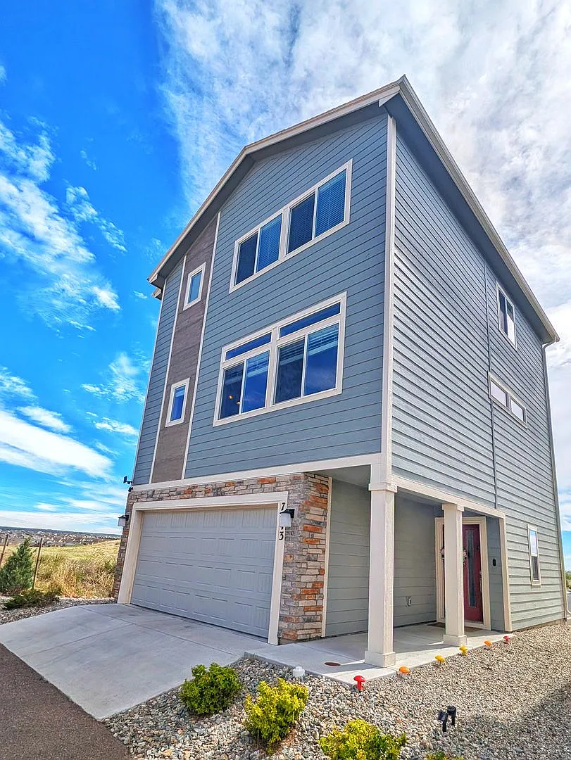 Beautiful Single Family Home — Photo 1