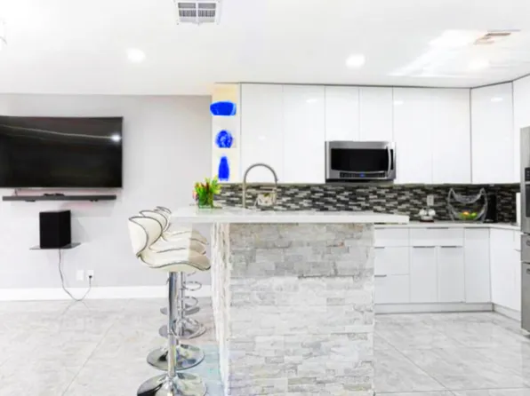 331 Cypress Way W, Palm Springs, FL 33406