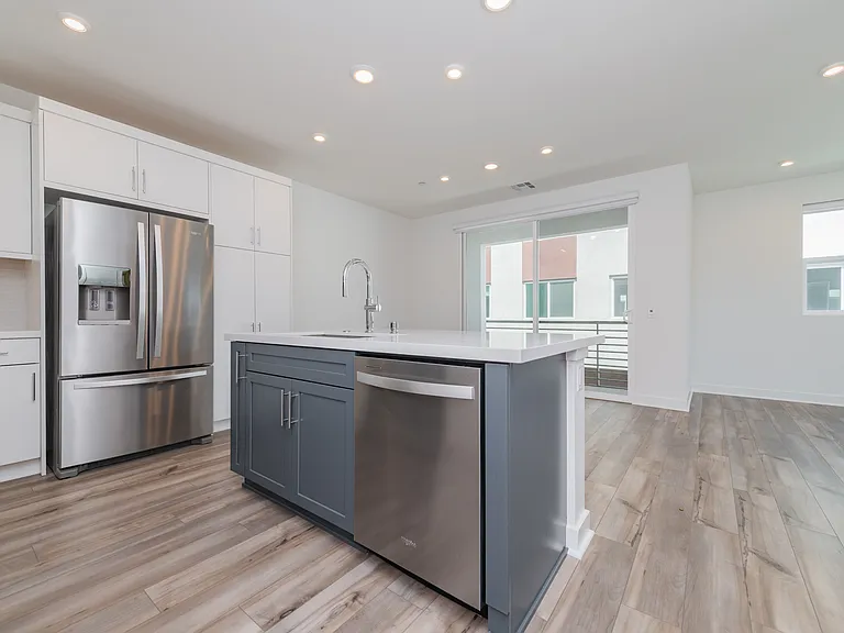 589 S Lyon St — Photo 9