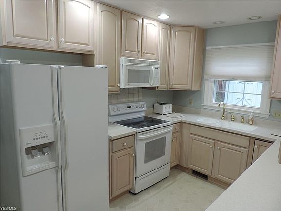 5th image of 23336 Stoneybrook Dr