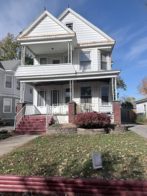 843 Hampton Ave #2