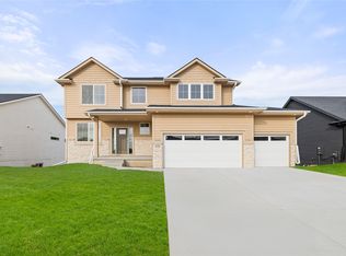 325 NW Red Oak Dr, Waukee, IA 50263