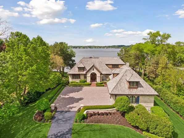 2700 Stone Arch Rd, Wayzata, MN 55391