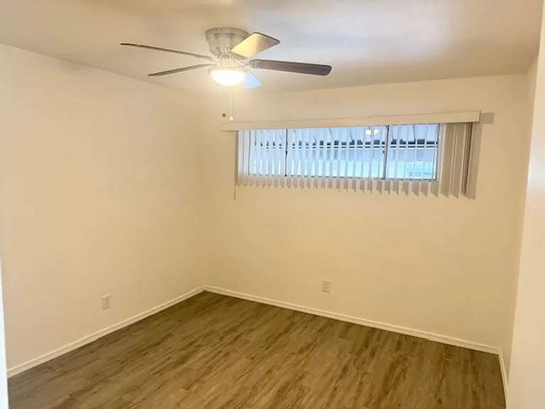 1 bed 1 bath with storage unit — Photo 45