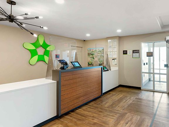 Lobby and Guest Check-in
