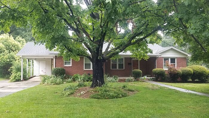 1st image of 728 S Carlton Dr