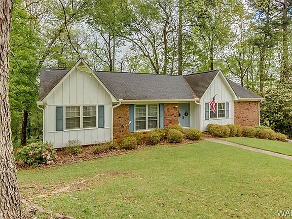 2nd image of 4532 Stonehill Cir