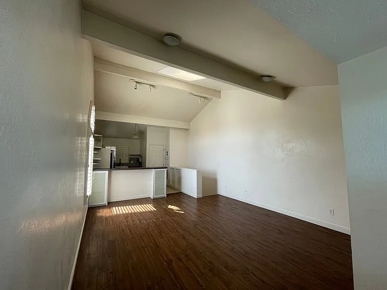 1118 Fresno St #5 — Photo 11