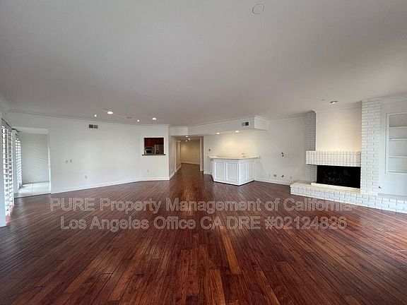 2nd image of 512 Esplanade APT 204