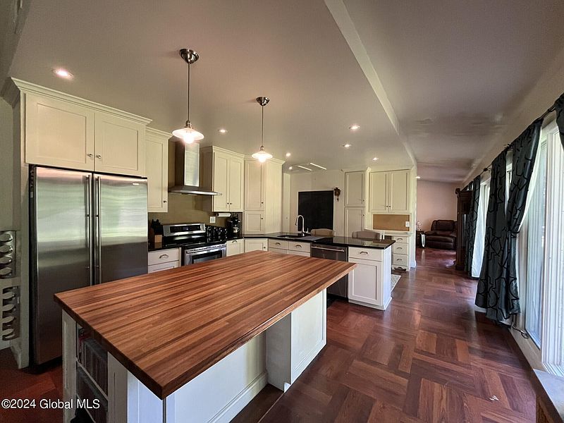 3rd image of 141 Fon Clair Terrace
