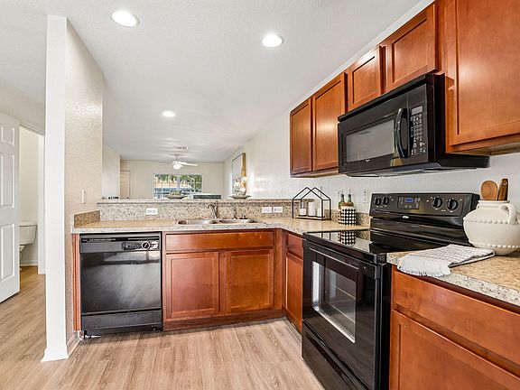 2nd image of 100 Laurel Cir #1201