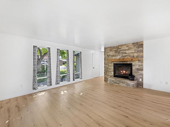 4th image of 3497 E Whitman Dr