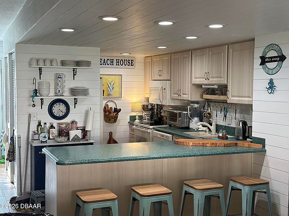 3rd image of 4758 S Atlantic Ave #6