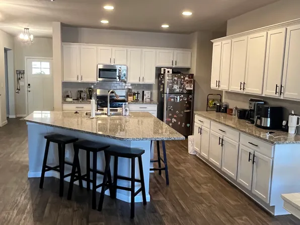 214 Seaholm Ln, Hutto, TX 78634