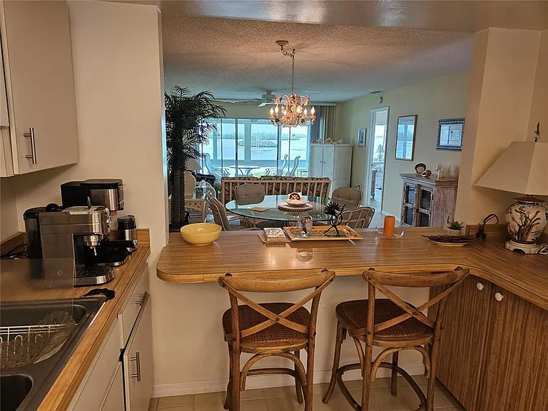 4765 Independence Dr — Photo 10