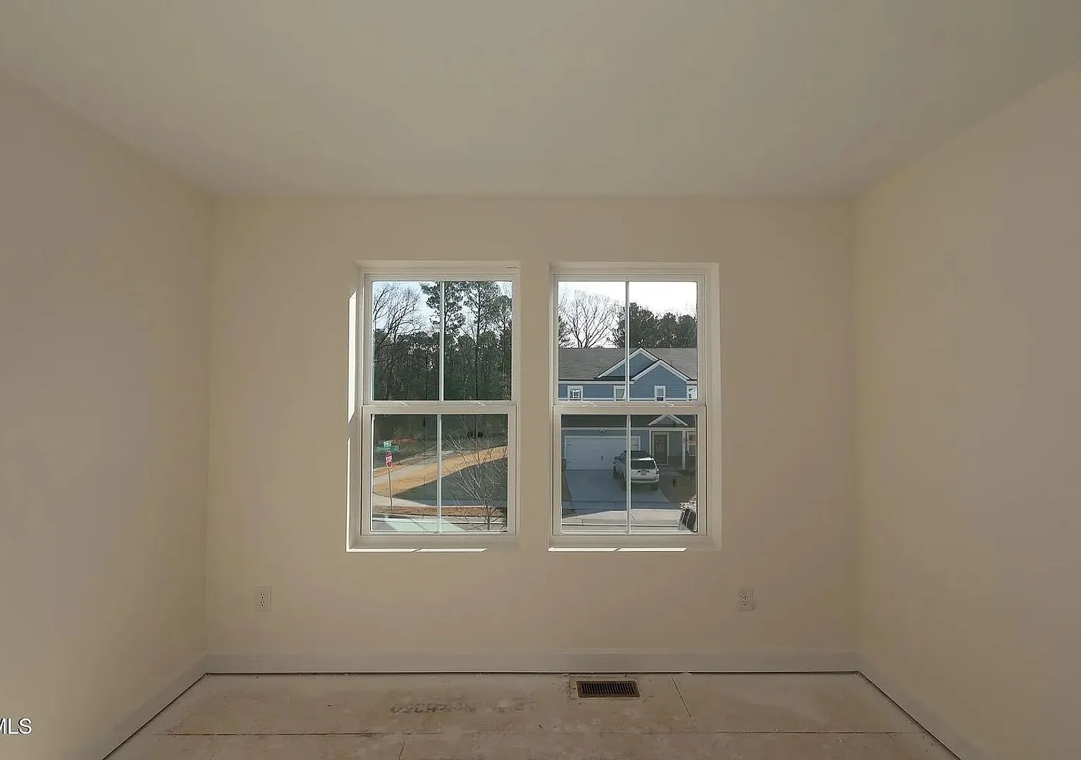 Room in 5 Bedroom Home at Dimaggio Dr — Photo 2