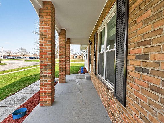 5th image of 292 Moorfield Dr