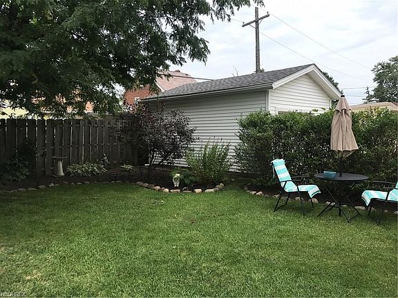 Lovely backyard to sit and enjoy the warm weather!