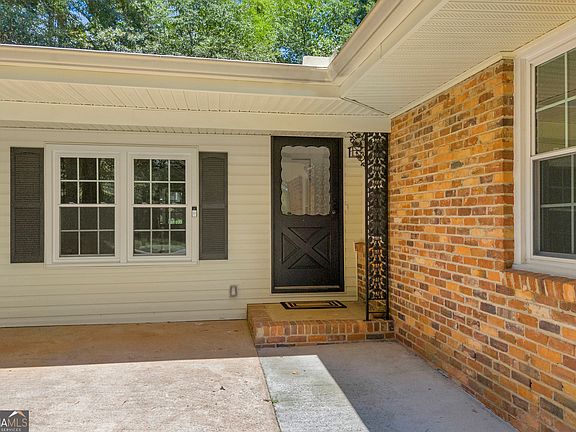 4th image of 295 Vista Dr