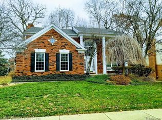 1235 Thames Ct, Rochester Hills, MI 48307