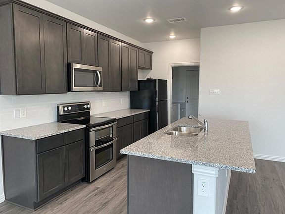 5th image of 10161 Manzanilla Ave