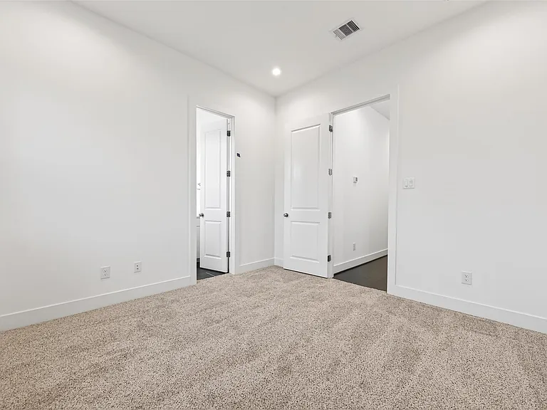 5841 Dolores St — Photo 14