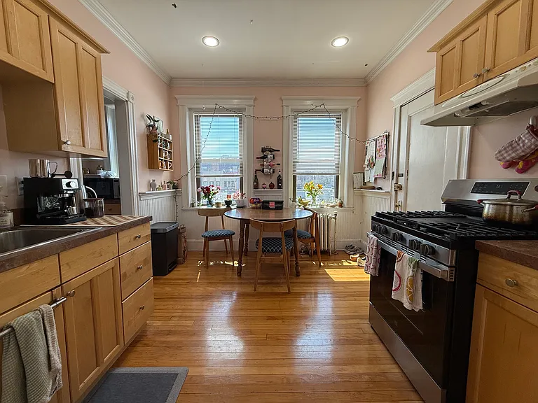 12 Greenway Ct #4 — Photo 3