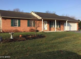 706 Ryan Ln, Greencastle, PA 17225