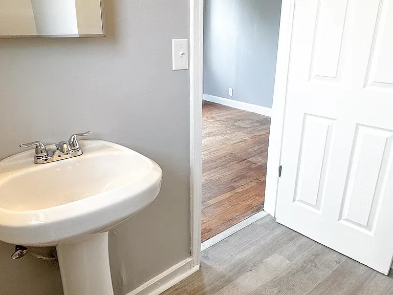 5142 Brooklyn Ave — Photo 19
