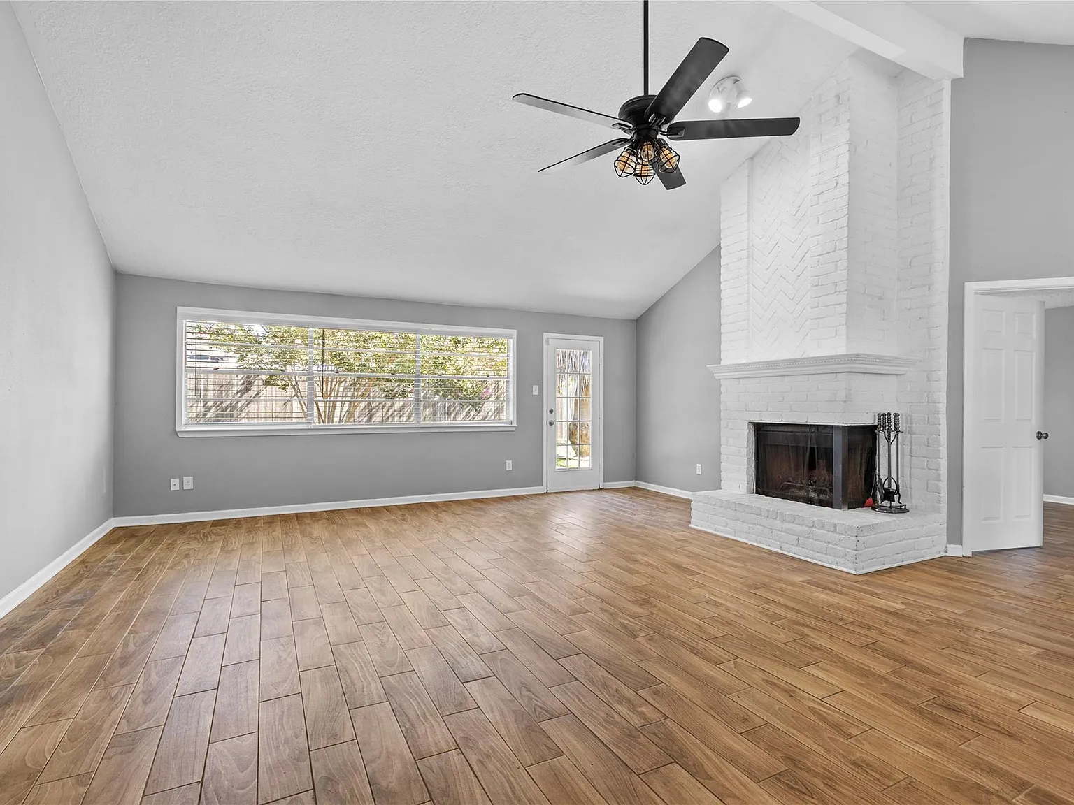 4 bed, 2.0 bath, 1904 sqft, $2,150 — Photo 3