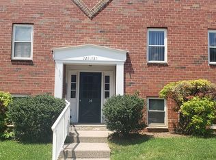 126 Regency Park Dr, Agawam, MA 01001
